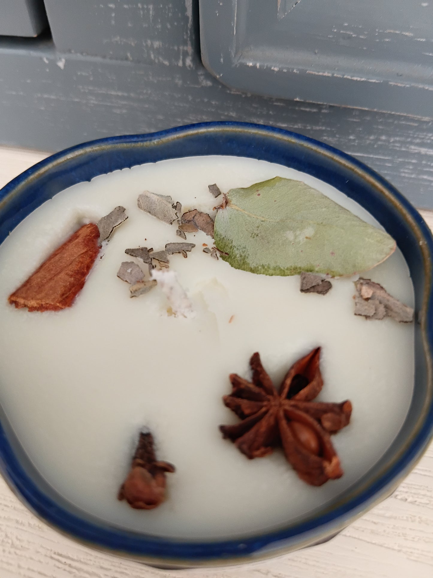 Cedarwood & Frankincense (spiritual clensing candle)