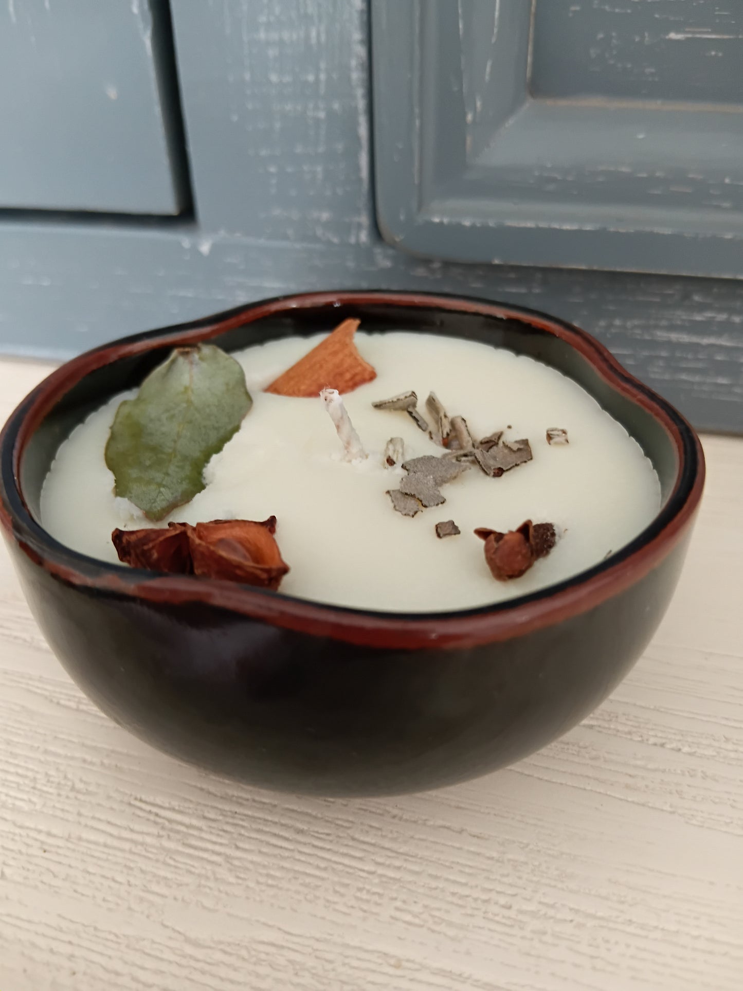 Cedarwood & Frankincense (spiritual clensing candle)